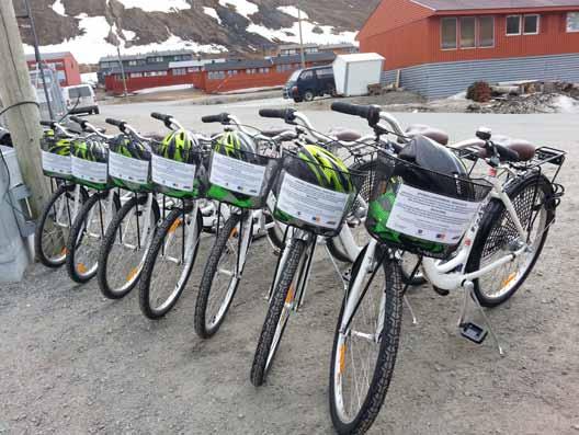 Sykling Sykling er en utmerket aktivitet langs kyststien. Etter at veien til «Byens grillplass» ble gruset, har folk igjen begynt å bruke sykkelen mot Bjørndalen.