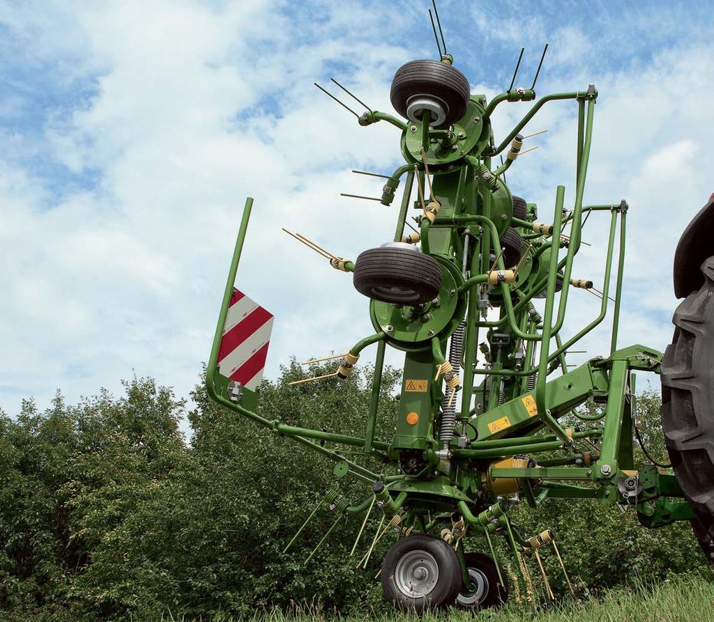 Trepunktsopphenget Kompakt og sikker Maskinen flyttes automatisk inn i midtstilling når den løftes.