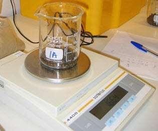 . Plasser begerglass i miksekammeret ved 35 C, 100 rpm Fjern nett og tøm ut vann.