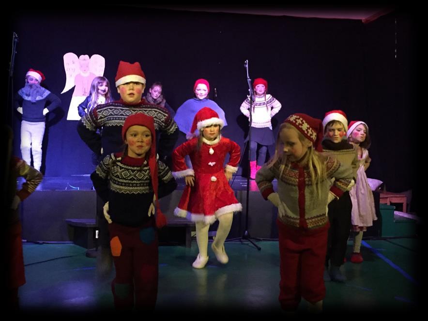 Láhko Voices er et ambisiøst og etterhvert berømt, barnekor fra Gildeskål. Etter en vellykket turné i Russland denne høsten, ønsket de å spille en varm forestilling lokalt før jul.