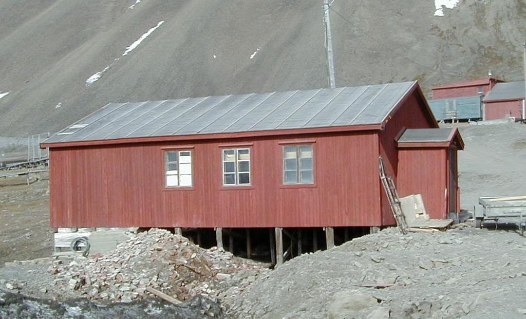 Fra1970 til 1987 ble halvparten av bygget brukt som potet- og grønnsak-lager. Den andre halvdelen ble brukt som brennevinsutsalg. Bygget har en grunnflate på 150 m 2 og er i god teknisk stand.