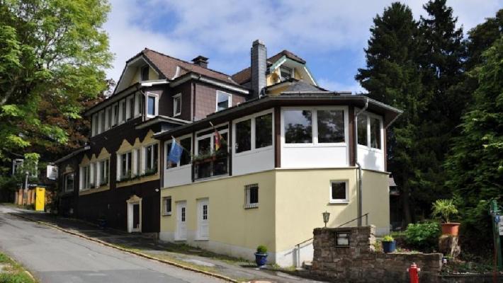 Hotel Sonnenberg Schlösschen Braunlage ligger i hjertet av det naturskjønne Harzen og her kan dere dra på oppdagelse i vakre omgivelser.