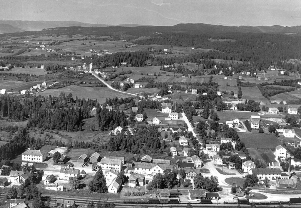 Poststeder i Trondheim Heimdal Opprettet: 1/7 1883 1883 1/7 1925 1928 1933 1942 194? 1951 1964 1993 Heimdal poståpneri ble opprettet på Heimdal jernbanestasjon.