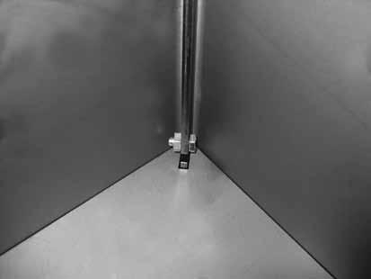 Tekniske data; Høyde: 118 cm Bredde: 50 cm Dybde: 50 cm Vekt: 30 kg Vedlikehold Peisen er produsert i 2 mm Cortenstål, som etter kort tid får et "røft"