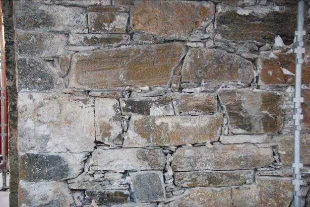 Grovmeislinga blir kun benyttet i murverk med hardstein, hvor steinen er like hard eller hardere enn sementfuga. Meiselmaskin er ikke benyttet i områder med kleberstein.
