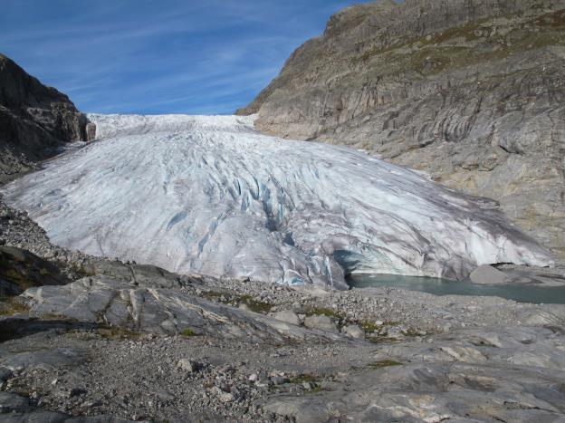 august i år vart to tyske turistar drepne av isras frå brefronten av Nigardsbreen. Dei hadde kryssa dei oppsette sperringane og ignorert informasjonsskilt.