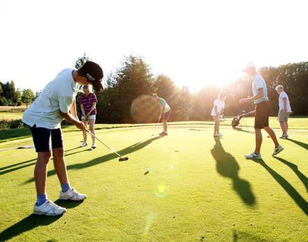 Hvorfor inviter en venn? Selve ideen med kampanjen er å få flere til å oppdage gleden med golf både som idrett og sosial arena sammen med venner.