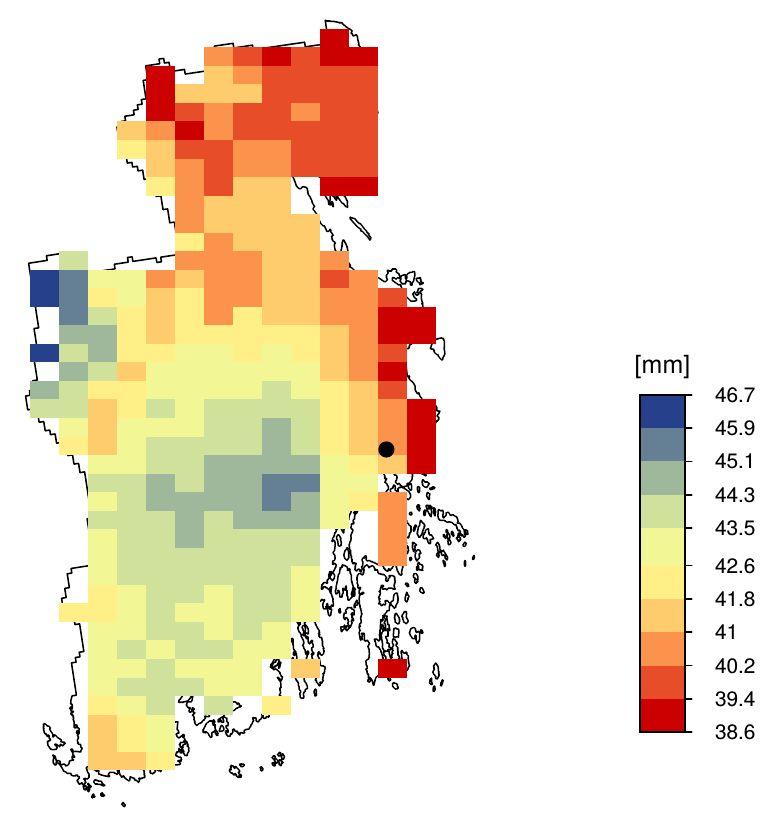 Figur 2: Romlig fordeling av 5-års returverdi for varigheter 60- (venstre) og 720- (høyre). Blå representerer høyere verdier. Den sorte prikken er stasjon 27270: Tønsberg-Kilen.