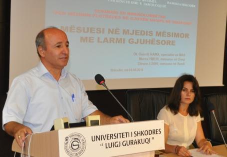 Dr. Besnik RAMA, specialist në MAS Merita YMERI, mësuese në Greqi Dinore LOSHI, mësuese në Suedi MËSUESI NË MJEDIS MËSIMOR ME LARMI GJUHËSORE (Abstrakt) Në vendet me komunitet shqiptarësh vërejmë tri