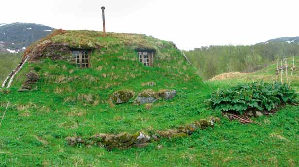 2 Bosetting og byggeskikk Tidlig bosetting i Troms I Nord-Norge har vi den unike situasjonen at mange av boplassene fra stein- og jernalderen fortsatt er synlige i marka.