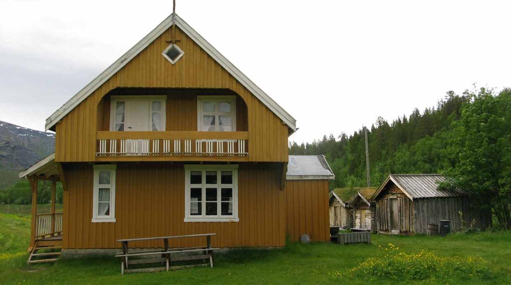 Den kvenske gården Tørrfoss i Nordreisa kommune er i dag i Nord-Troms museums eie. Til gården tilhører det røykbadstu, fjøs og en rekke buer.