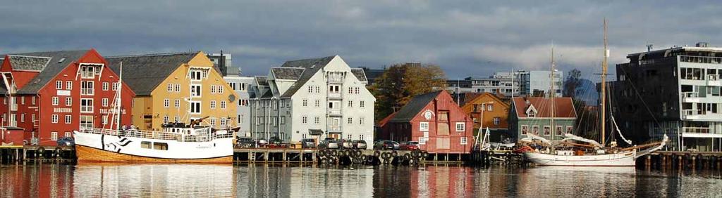 Fra havna i Tromsø sentrum oktober 2011 med innslag av både gammelt og nytt. Foto: Olav Austlid 4.3 Byene i Troms Tromsø Tromsø er fylkets hovedstad, ofte omtalt som Nordens Paris.