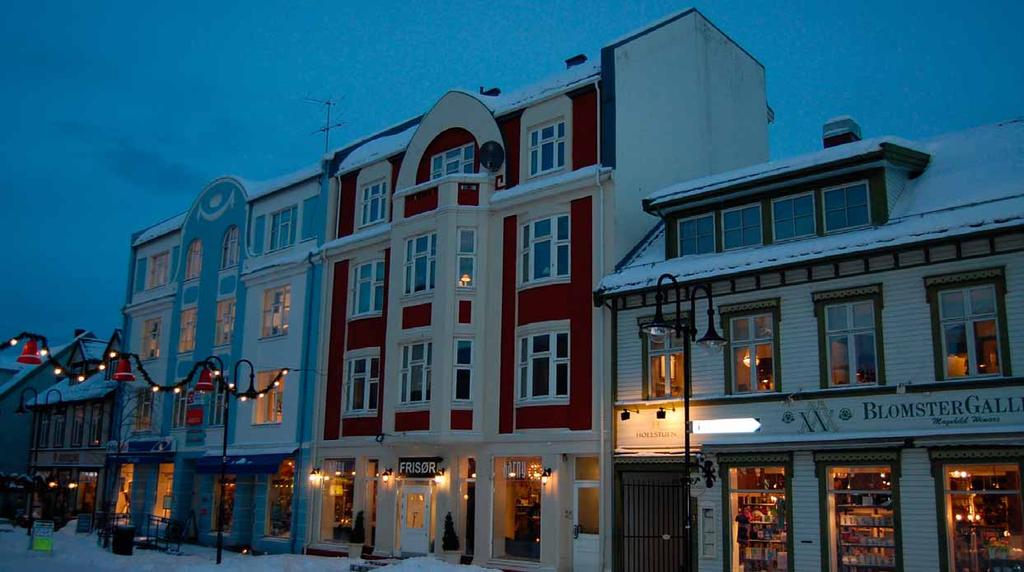 Harstad sentrum har mange flotte hus i jugendstil/art nouveu. Her fra Strandgata. Foto: Olav Austlid Harstad Harstad ble by i 1904.