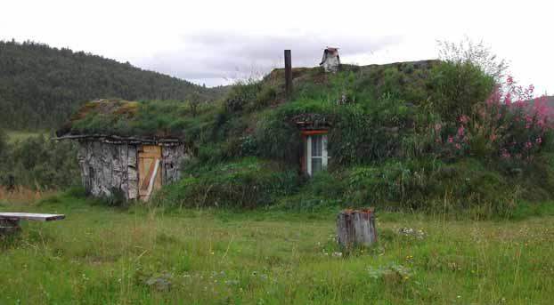 Viken gård er et godt eksempel på en tidlig 1900-tallsgård i Troms. Gården under fredning og består av våningshus, fjøs, smie/verksted, stabbur og masstu (jordkjeller).