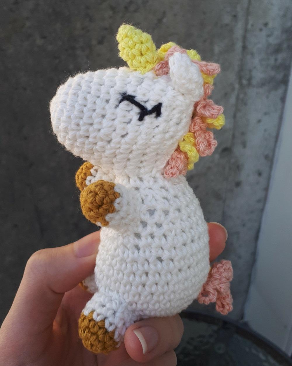 Finish off and save a long tail to sew it on with. Stuff a little. Sew it on to the forehead of the horse, and voila, you got yourself a unicorn!