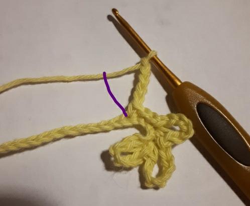 I found this stitch that is called Crownpicot in my crochetabc, and I figured it would be great as hair. It looked just like I imagined it in my head.