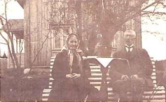 FÆNGSRUD SØNDRE Der bodde også Silles far, den 85 år gamle «Føderaadsmanden» Hans Nielsen og hans hustru fra 2. ekteskap ELINE (HELENE) JOHNSDATTER.