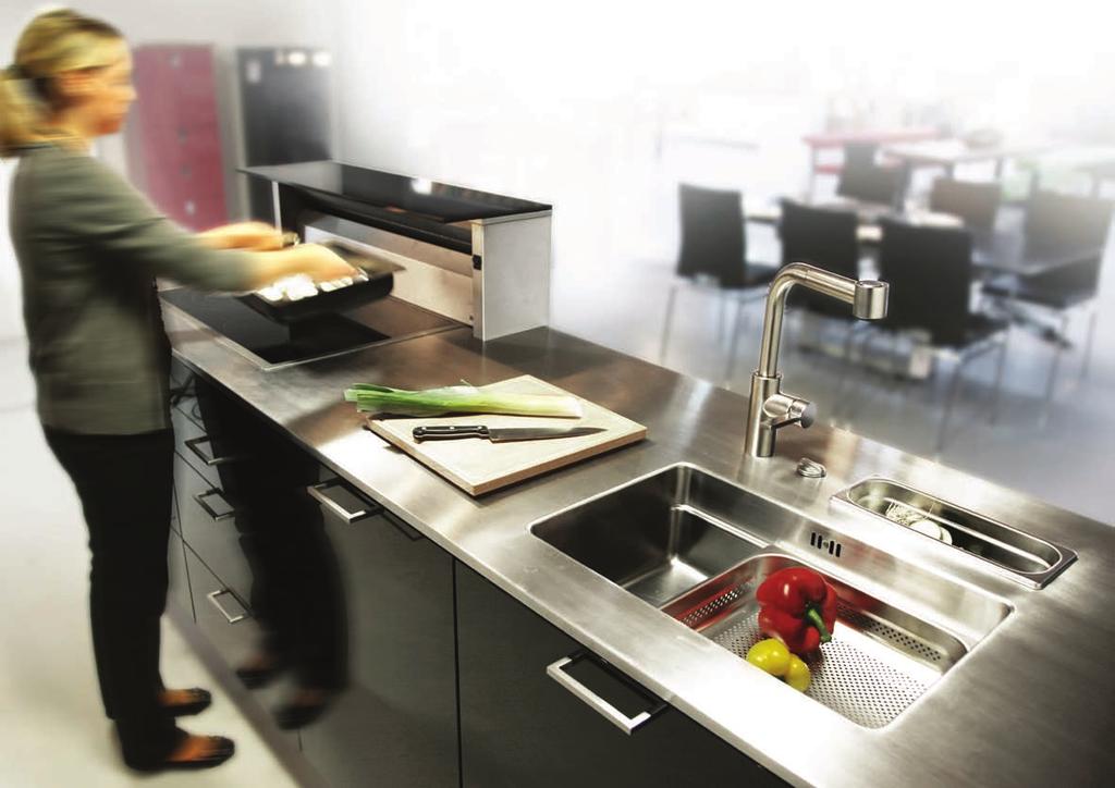 Rieber Unit kjøkkenstasjon Rieber Unit forener kjøkkenkum, koketopp og avtrekksvifte i et patentert, stilrent og praktisk design. Alle mål er i henhold til den internasjonale Gastronorm-standarden.