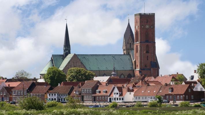 Ribe Domkirke Gråsten Slott, Slottshage og Slottskirke (66.5 km) Slottet ble oppført på 1500-tallet og er et dansk jaktslott.