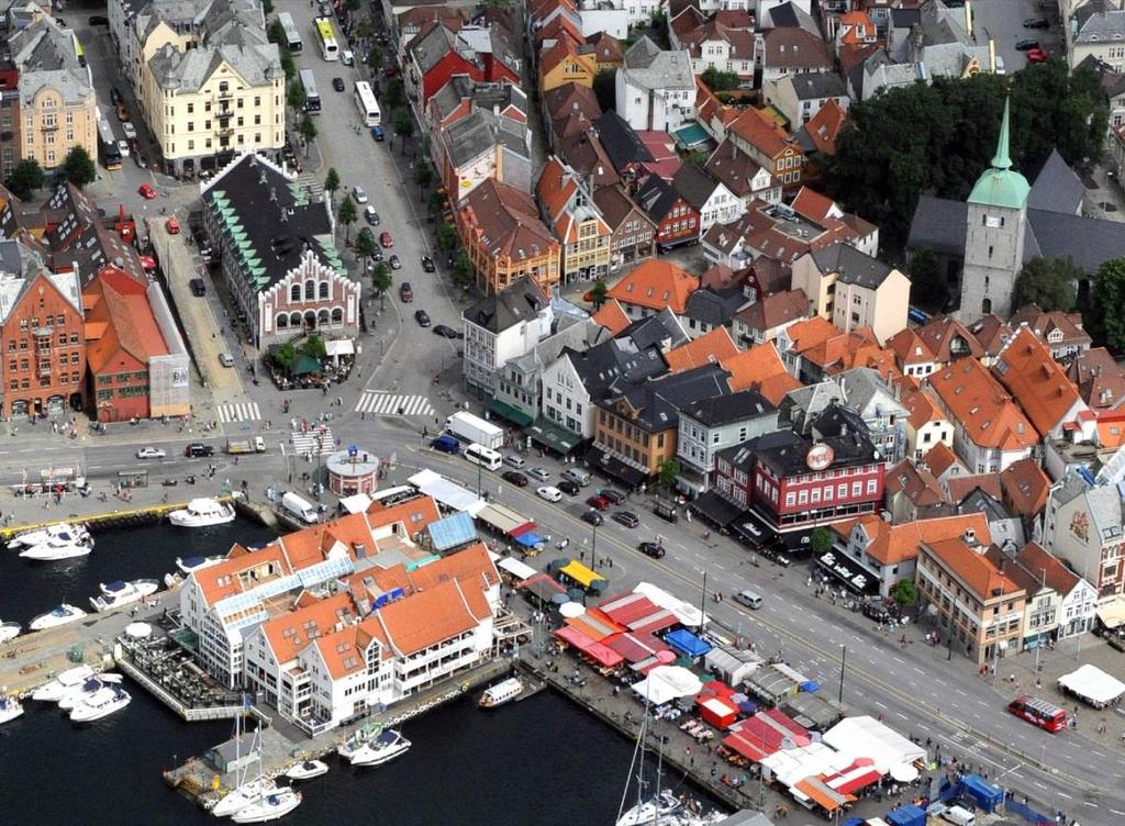 Bybanen gjennom Bergen sentrum Hovedproblemstillinger: Kulturminner Trafikkomlegging Byromsutforming Grunnforhold, tunnelportaler og