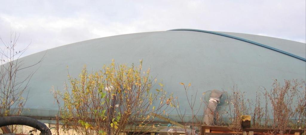 Danske undersøkelser har vist at det produseres en del biogass i lageret, og ca.