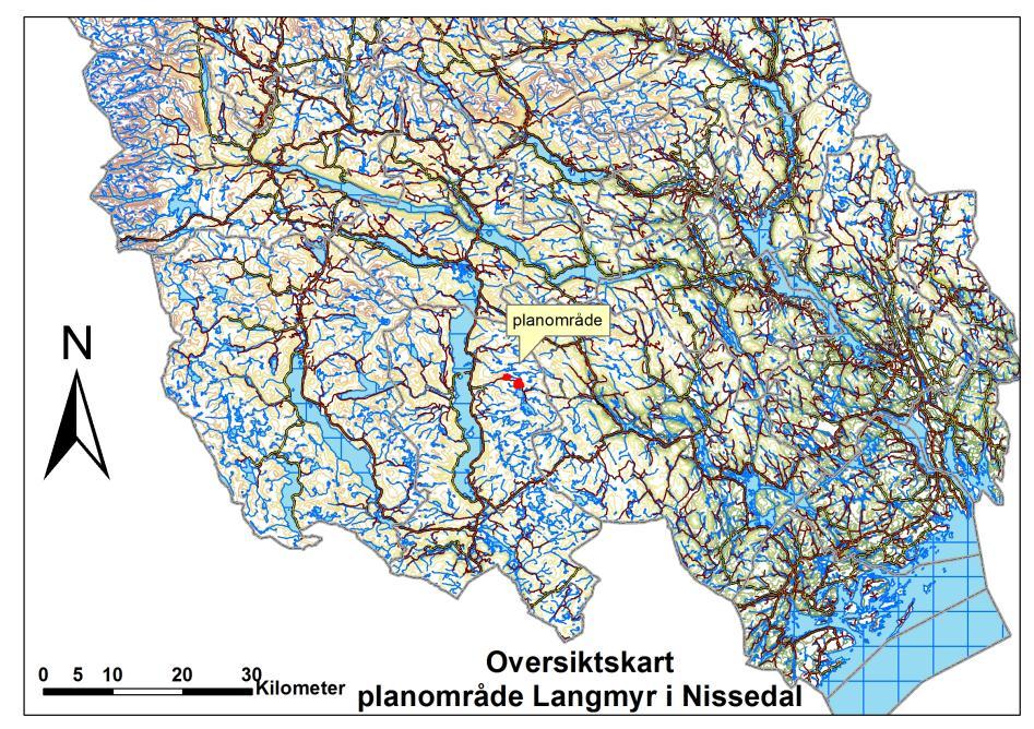 Området Planområdet ligger i Nissedal kommune, i Kyrkjebygdheia, omtrent 6 km vest for Kyrkjebygda, på 700-780 meter over havet.