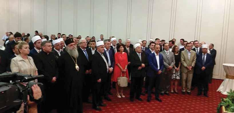 MANIFESTIMI QENDROR I FALJES SË FITËR BAJRAMIT Kështu si në festa gjithmonë të jemi bashkë Bashkësia Fetare Islame e Republikës së Maqedonisë të premten më 17.07.