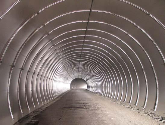 2 Testmetode gjennomføring WG Tunnelhvelv T100 ble montert i en lengde på 75 m, ca. 1 km inne i Runehamar testtunnel (Figur 1). Figur 1.