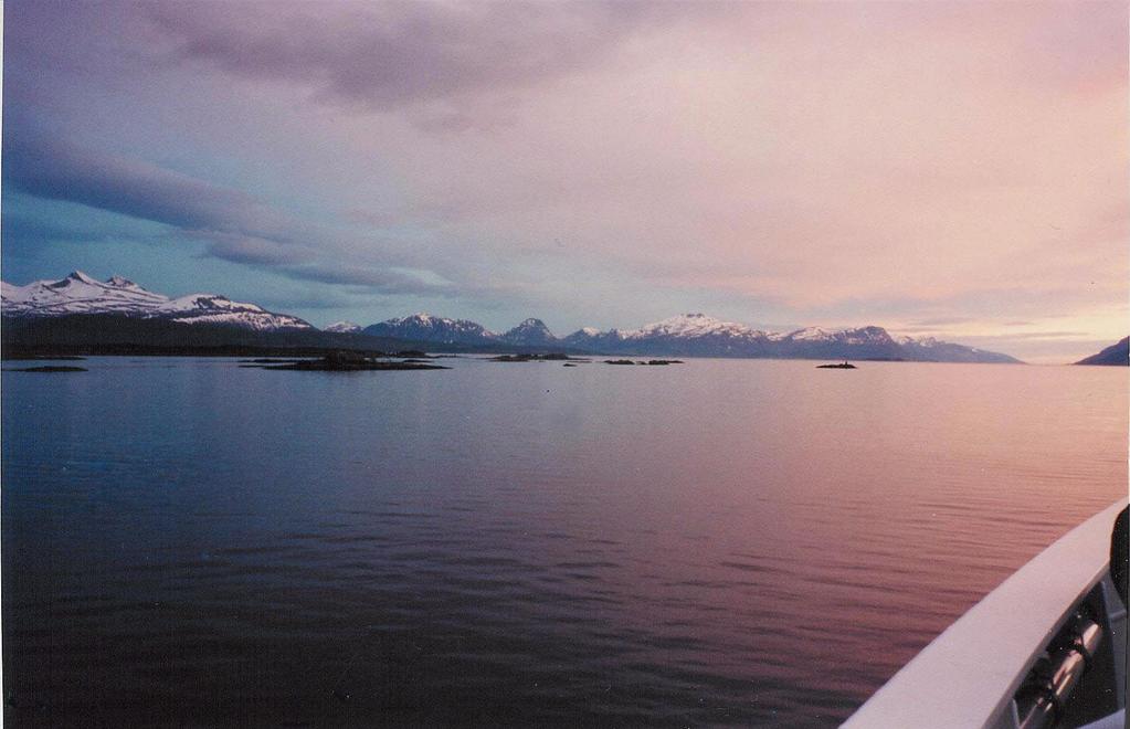 Romsdalen På sydgående er det nå kveld, men i fint vær