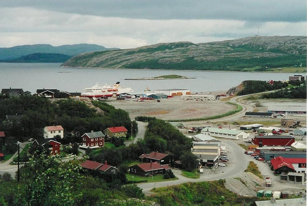 Reiserute Kirkenes - Bergen Denne presentasjonen beskriver ruten Kirkenes Bergen med kart, havneanløp, severdigheter og annen informasjon. Sydturen tar 5 dager, nord 6 dager.