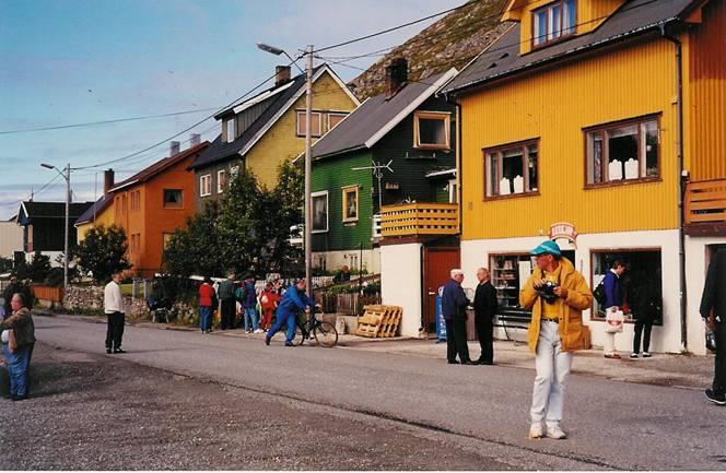 Egne turer på land I noen havner ligger skipet bare noen minutter, andre flere timer (se ruteplanen).