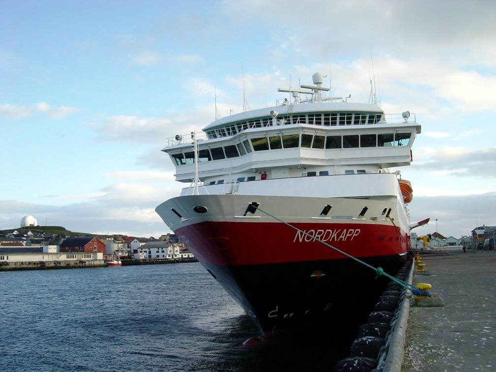 Tidevann flo og fjære Vannstanden i sjøen varierer gjennom døgnet fra område til område på kloden. Dette kalles tidevann ( flo og fjære ) og er styrt av månens og solas tiltrekning på vannet.