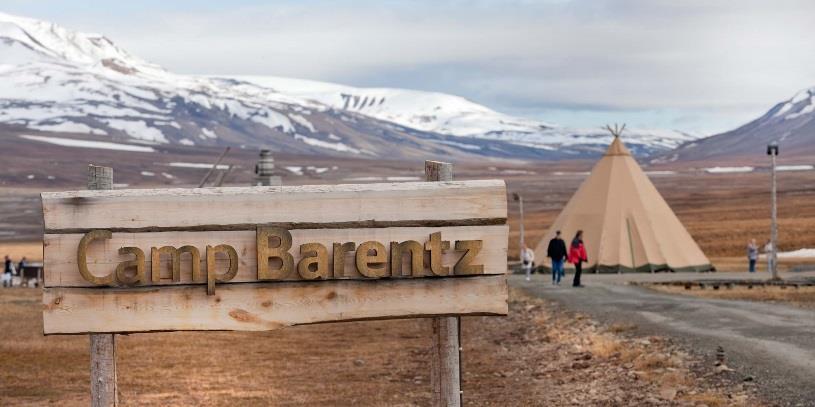 2 PROGRAM Vær oppmerksom på at dette programmet er veiledende og endringer kan forekomme. Dag 1 Ankomst (M) Vi ankommer Longyearbyen på formiddagen og bussen tar oss til hotellet.