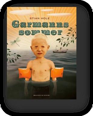 KORT OM UTSTILLINGEN Utstillingen består av 4 illustrasjoner fra Stian Holes bok Garmanns sommer. Boka følger utstillingen.