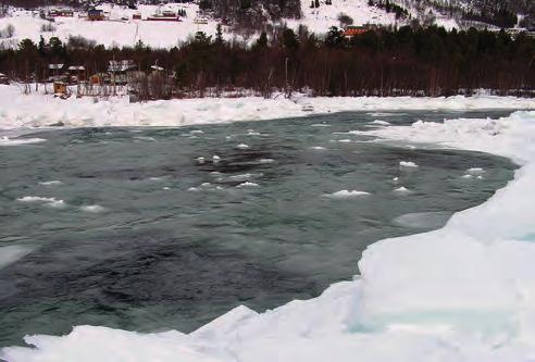 Oversvømmet område dekket med is etter isgang i januar i