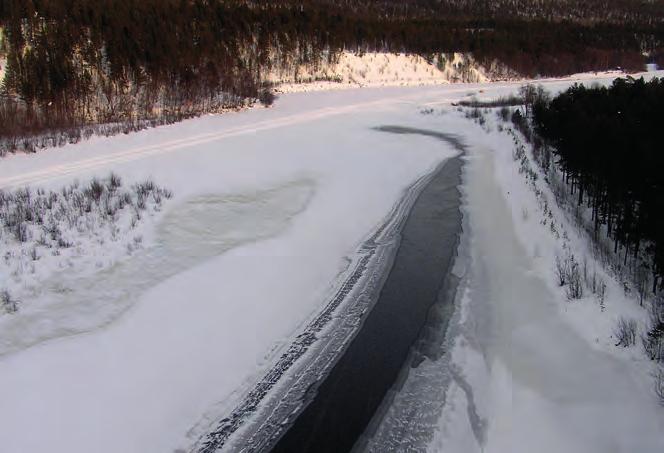 den faktiske vintervannføringen i en elv gjennom vinteren altså å utføre en isreduksjon.