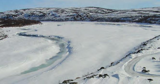 Ved det trange strykpartiet Storfossen i den nedre delen av elva, presses ismassene gjennom det trange elveleiet her hvert år.