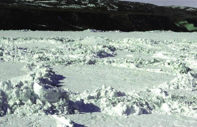 ninger. De største flommene i Karasjok har vært forårsaket av isganger. Ismengdene og værforholdene under isløsningen avgjør hvordan ismassene vil passere Storfossen.