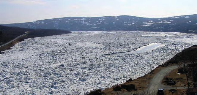 vil da i første del av vårløsningen renne oppå isen i slike elver.