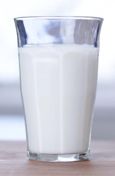 Hvilke næringsstoffer inneholder 3 glass melk á 1,5 dl?