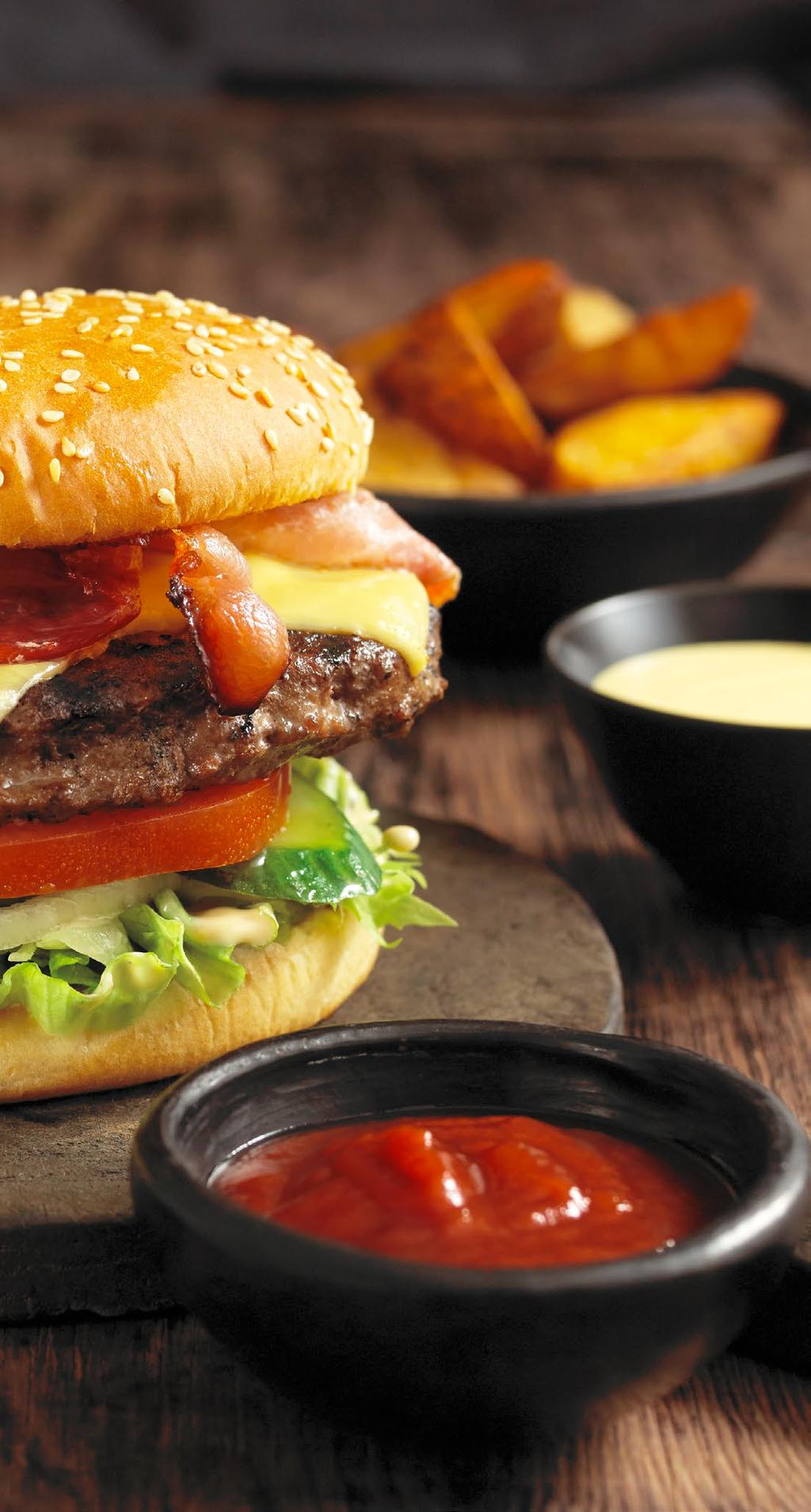 AMERIKANSK NYHET 4 STK LØKRINGER til hamburger kun 24, nr. 110 AMERIKANSK BURGERE Velg mellom pommes frites og båtpoteter med skall. 100.