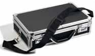 Kofferten leveres også med en praktisk og avtagbar skulderrem slik at du kan bære den sikkert og komfortabelt.