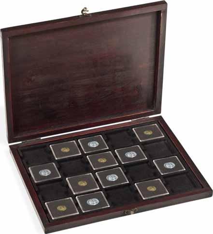 RUSTIKA myntkassett og myntetui 61 RUSTIKA myntkassett laget av ekte treverk RUSTIKA myntkassett laget av ekte treverk for oppbevaring av 20 QUADRUM myntkapsler, myntholder (50 x 50 mm) eller