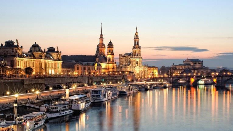 1 Dresden kulturskattenes by ved Elbe Bli med på en reise til Dresden hovedstaden i fristaten Sachsen.
