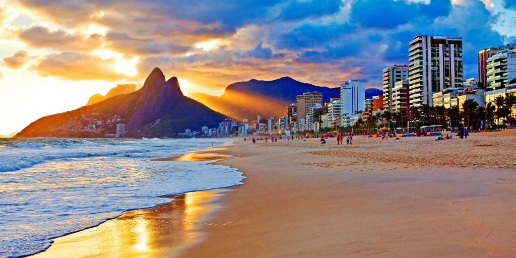 12 Pass er gyldig legitimasjon I følge brasiliansk lovgivning plikter man å alltid bære en form for legitimasjon. Pass er det eneste internasjonalt gyldige identifikasjonspapir.