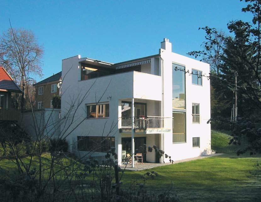 Skaara Arkitekter AS, v/ Kim Skaara og Hanne Gøytil Lund Enebolig i Adventveien OSLO Familien ønsket seg et minimalistisk murhus på en liten tomt i Adventveien i Oslo.