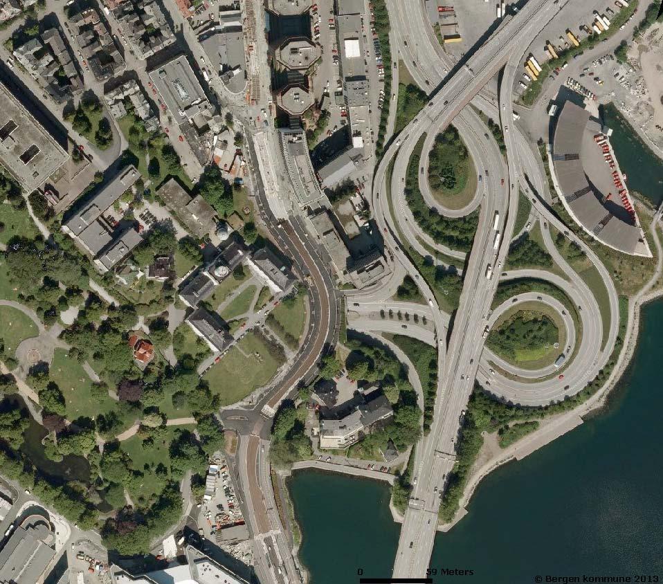 2 Dagens situasjon i planområdet 2.1 Lokalisering Planområdet ligger i Nygårdsgaten 112 114 på Nedre Nygård i Bergen sentrum. Figur 1 Flyfoto. Planområdet ligger innenfor rød sirkel.