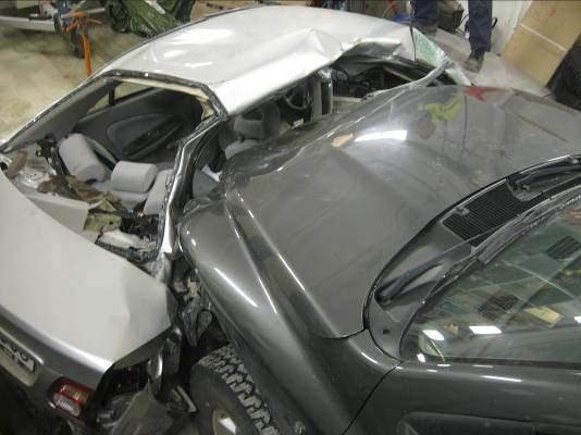 2 Personskader Føreren og begge passasjerene i personbilen omkom i ulykken. Føreren og passasjeren av lastebilen fikk ubetydelige fysiske skader.