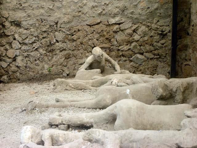 Dag 6 Heldagsutflukt til Pompeii og Vesuv (F/M) Dagens utflukt går til et av verdens mest fantastiske arkeologiske områder, nemlig Pompeii.
