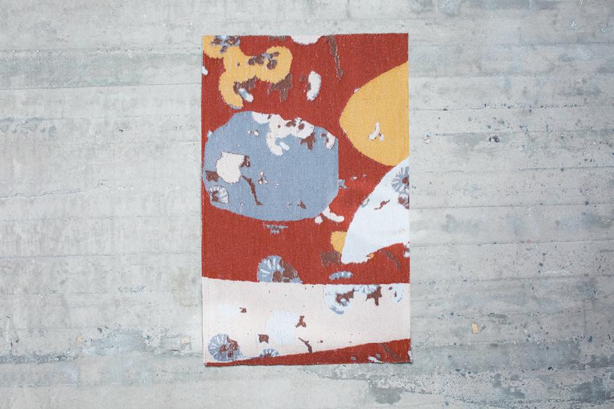 Onomik Inspirert av åkletradisjonen I Noreg, utvikla eg eit vevd teppe i ull frå Rauma, i samarbeid med tekstilkunstnaren Arna Kristine Lund-Johnsen.